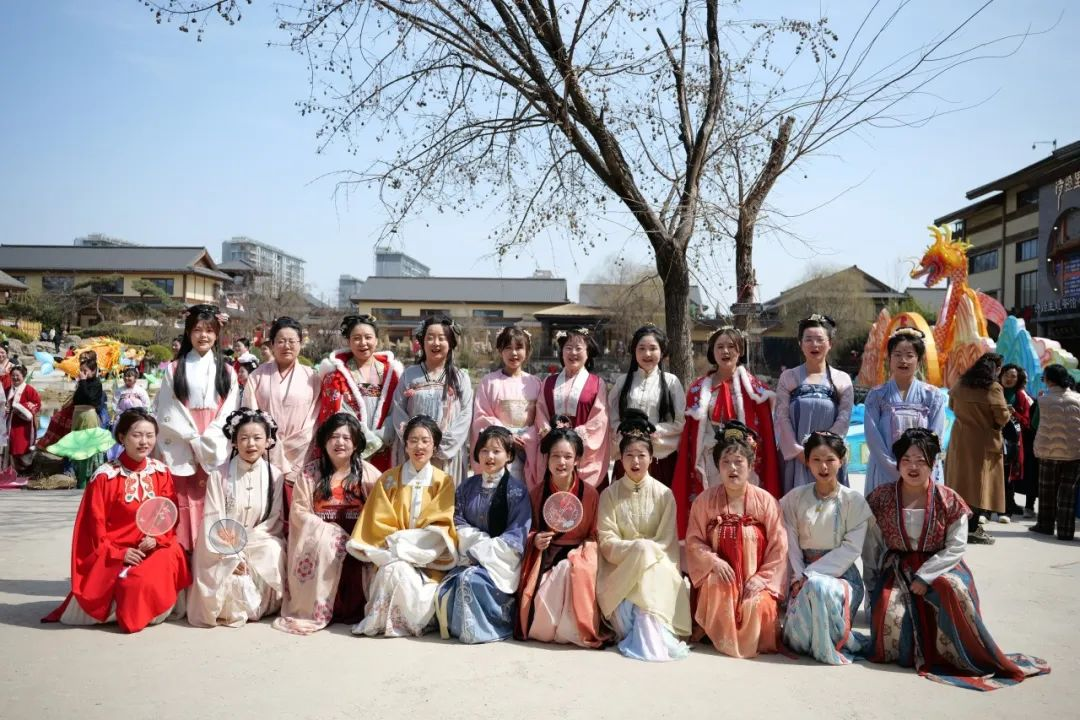 陽光三月暖 綻放她力量丨陜西建筑產(chǎn)業(yè)投資集團開展慶祝“三八”婦女節(jié)活動