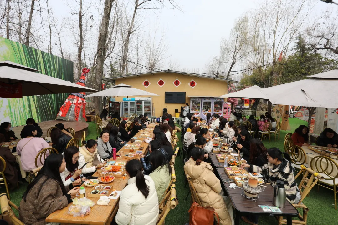 游春踏青綻芳華·圍爐煮茶聽心聲丨陜建產投集團開展三八節主題活動
